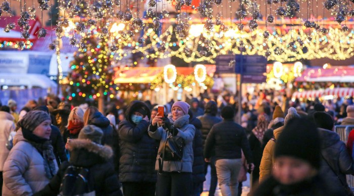 When does moscow start decorating for christmas 2019