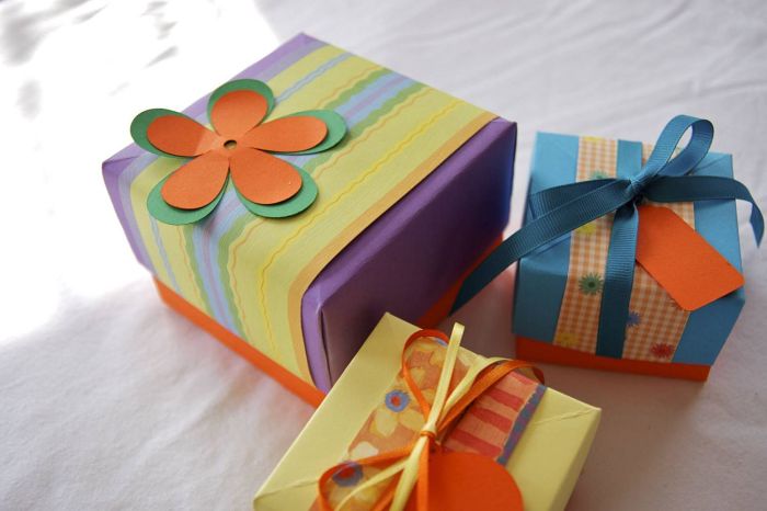 How to make gift box decoration