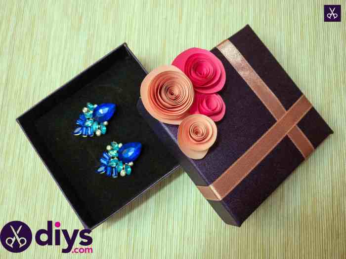 How to make gift box decoration