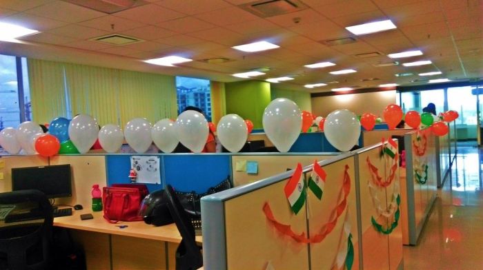 How to decorate office cubicle for independence day